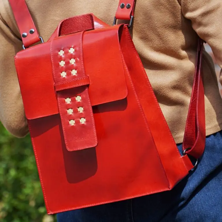 Read more about the article Why Buy Handmade Vs Machine-Made Purses? (With Examples)